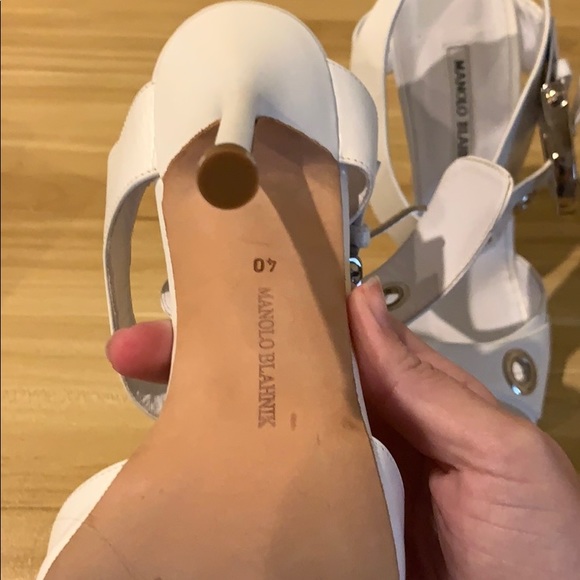 Manolo Blahnik white pumps - Picture 5 of 5